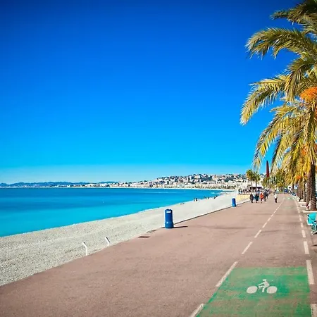 - Clim Ac - 5min Walk - 2min Tramway Apartment *